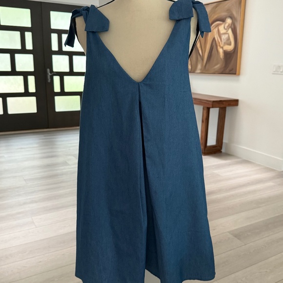 Super CUTE Like NEW GB Chambray Skort Romper Sz M - Picture 1 of 10